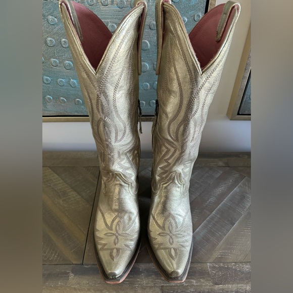 Junk Gypsy by Lane Boots-
Nighthawk Gold
Metallic Boots - Picture 8 of 9